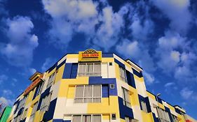 Sun Inns Hotel Meru Raya